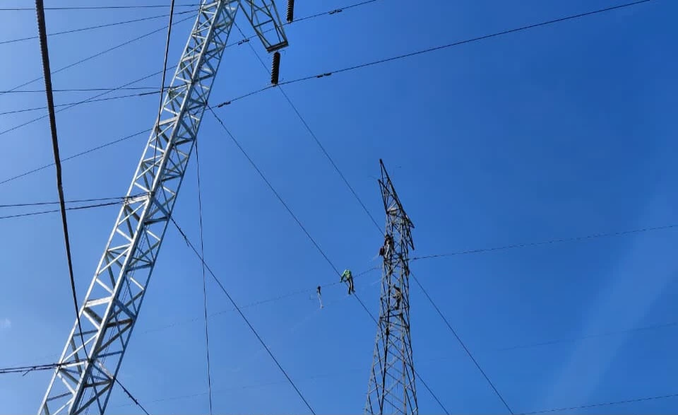 PLN Icon Plus Tingkatkan Keandalan Jaringan Lewat Improvement ADSS SUTT di Magelang