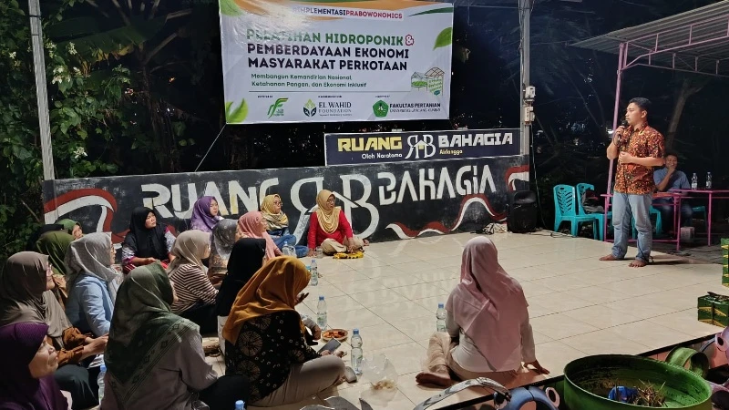 Tingkatkan Kemampuan Manfaatkan Lahan Terbatas, Yayasan El Wahid Foundation Latih KWT Semarang Bertani Hidroponik