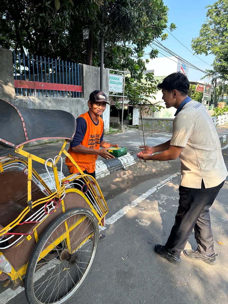 Dari Langkah Kecil Menuju Manfaat Besar, Pegadaian Pati Tebar Kepedulian Lewat "Mengetuk Pintu Langit"