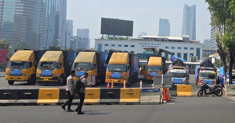 Dari Lima Polda, Bantuan Polri Bergerak ke Flores: 44 Truk Dikerahkan di Tengah Momentum Kemerdekaan