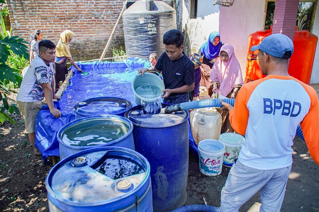Fokus di Enam Kecamatan, Empat Mobil Tangki BPBD Kabupaten Lumajang Sehari 24 Kali Kirim Air Bersih
