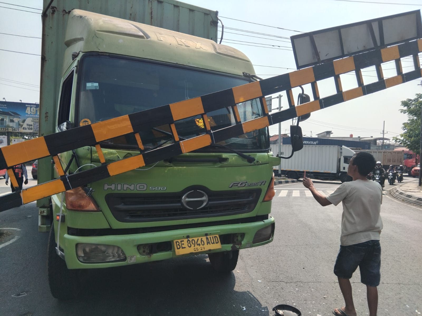 Ikuti Panduan Google Map, Sopir Truk Tabrak Portal Simpang Jerakah