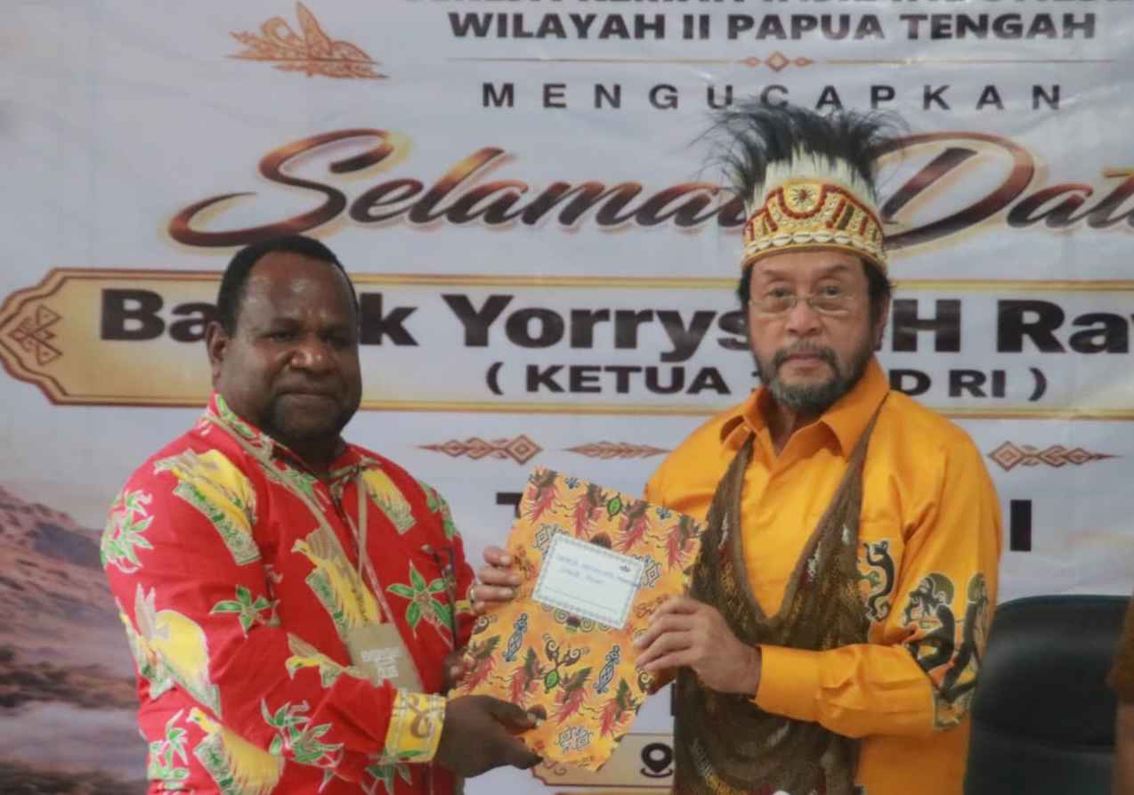 Ketemu Yorris Raweyai, Ketua Sinode GKII Papua Tengah Sampaikan Hal Ini