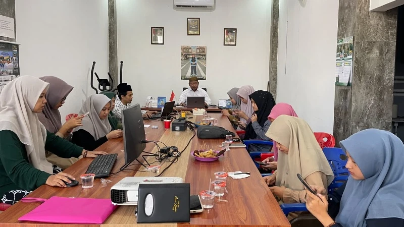 Perkuat Peran di Era Digital, Santri Pesantren Asnawiyyah Dibekli  Ilmu Jurnalistik dan Pengenalan AI