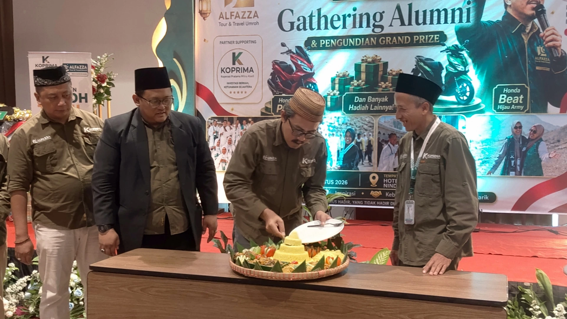 Permudah Jemaah, Biro Alfazza Luncurkan Layanan Daftar Umroh Cepat Lewat Superbot WhatsApp
