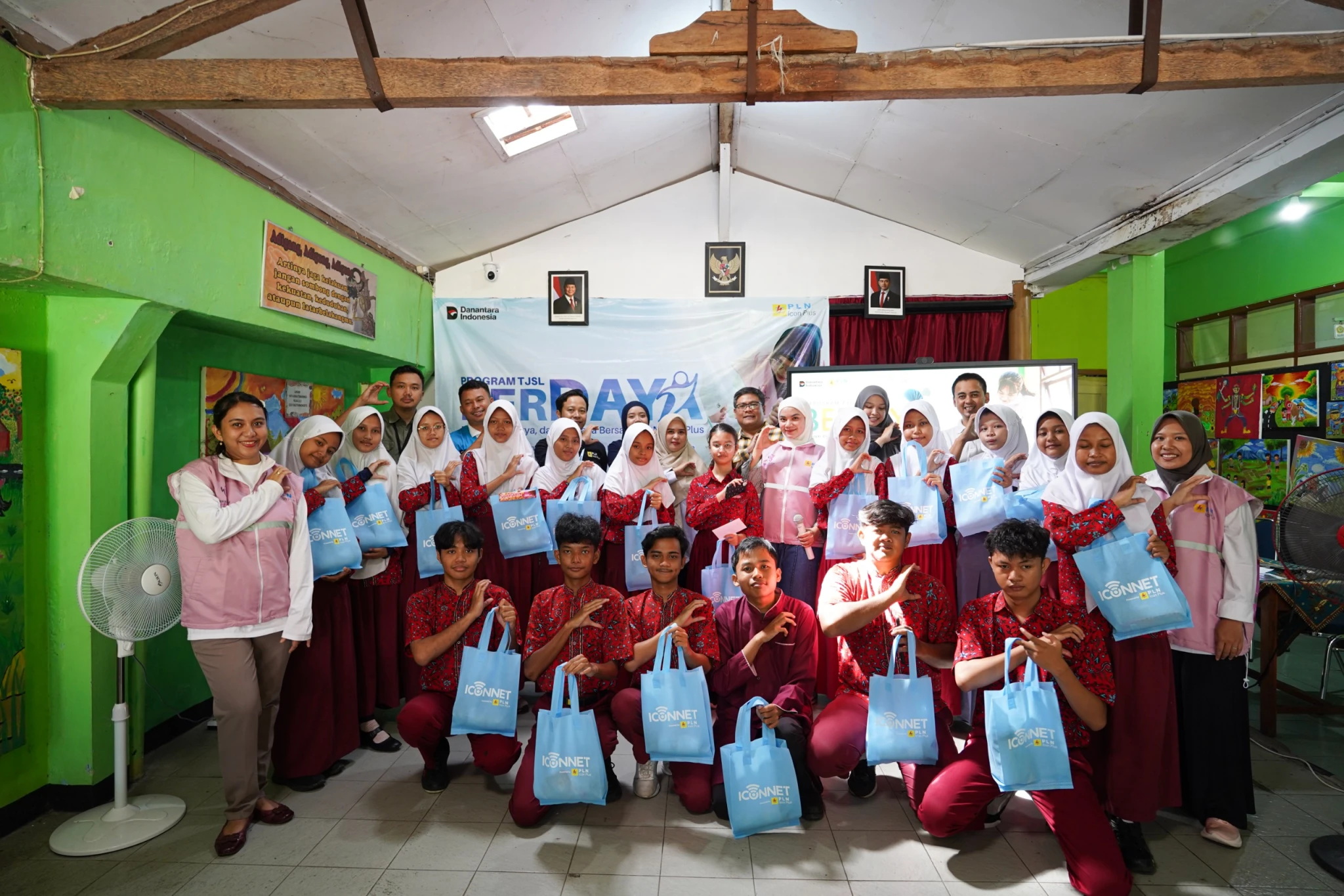 PLN Icon Plus Buka Peluang Magang bagi Siswa SLB B Yakut