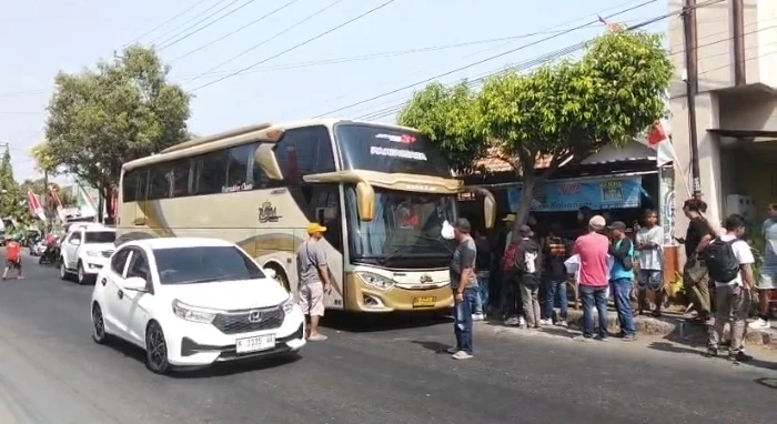Ratusan Massa AMPB Bertolak ke Jakarta, Keberangkatan Sempat Terkendala
