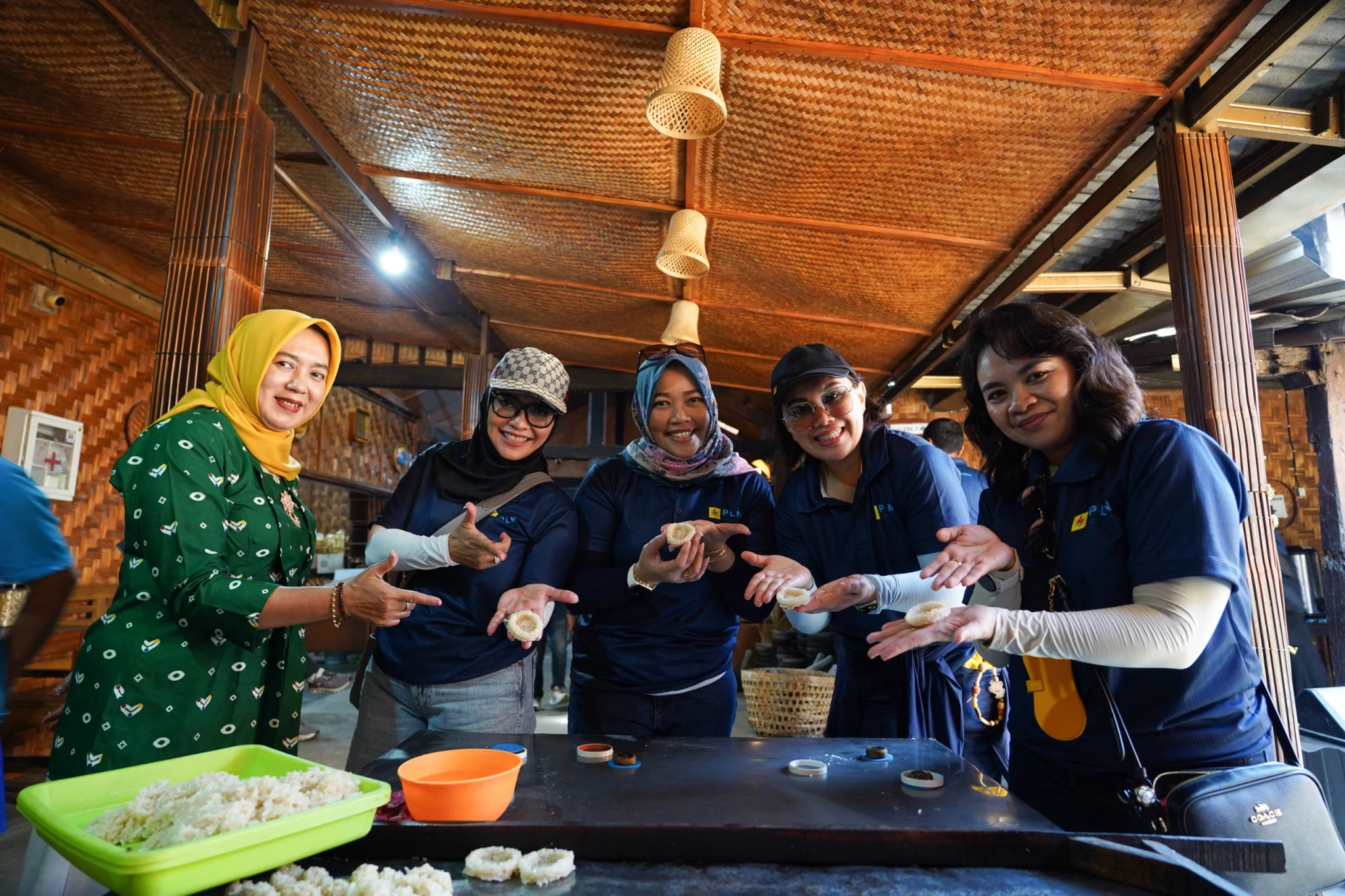 Rengginan Bu Yatin, Produk Lokal Magelang yang Diapresiasi PLN Icon Plus