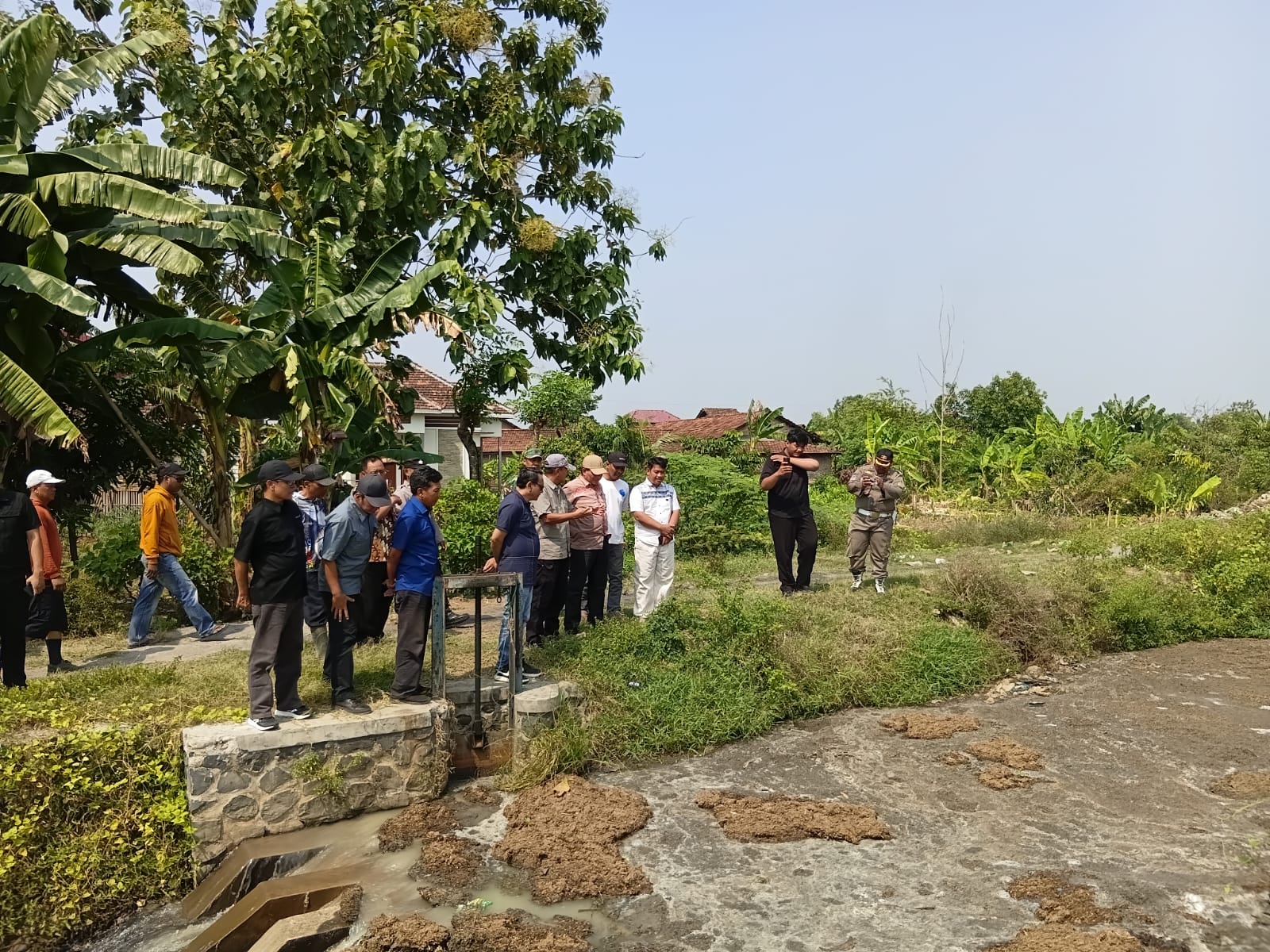 Sungai Mbango Pati Dipenuhi Limbah, Warga Keluhkan Dampak ke Sawah dan Tambak