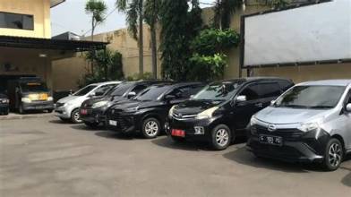 Aksi Vandalisme Terekam Kamera Merusak 3 Mobil Dinas Bupati Pekalongan
