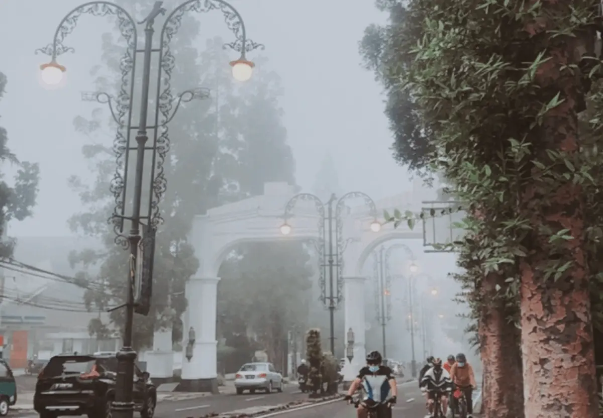 Cuaca dingin terjadi di Bandung ketika musim kemarau