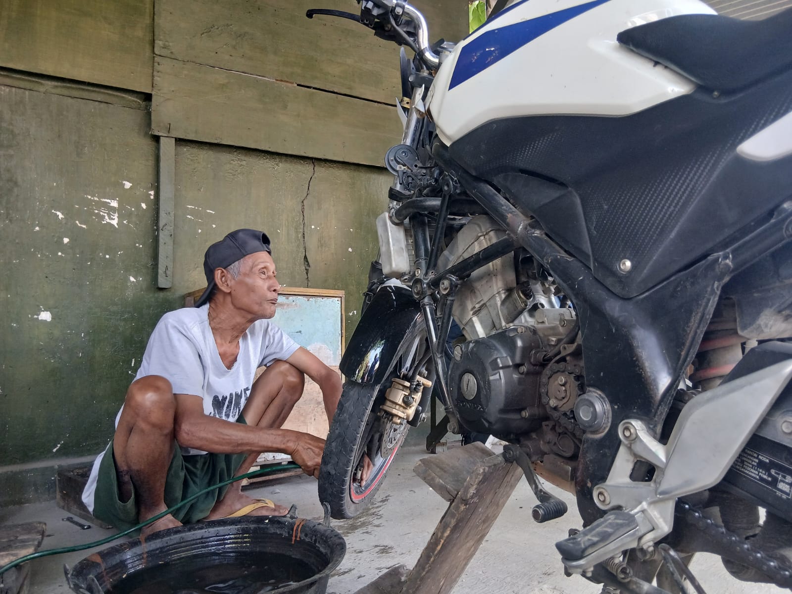 Bansos Lansia Tukang Tambal Ban di Blora Terhenti, Ternyata Terdata Punya Mobil