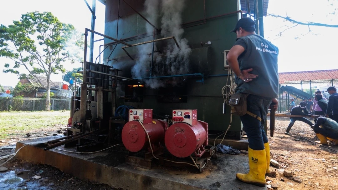 Berbahan Bakar Oli Bekas dan Lulus Uji Emisi, Pemkot Bandung Kini Punya Teknologi Pemusnah Sampah Kapasitas 5 Ton Per Jam