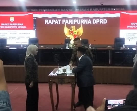 Rapat paripurna bersama Bupati Kendal membahas APBD Kendal 2027