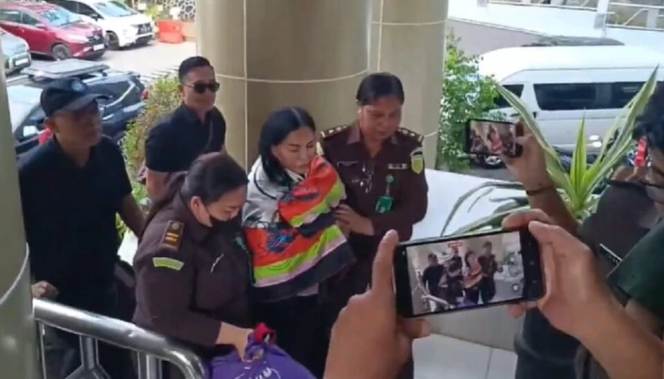 Vonnie tiba di Kejaksaan sulawesi Utara