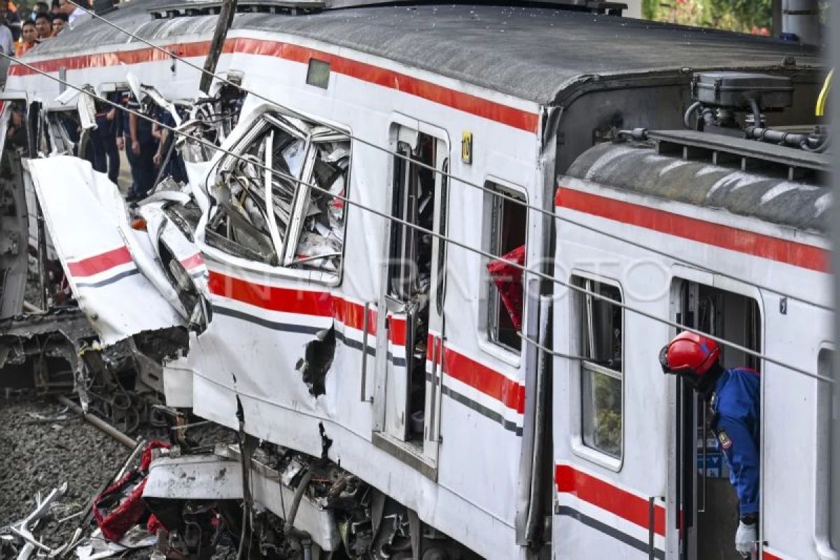 Kecelakaan Maut Antara Fortuner dengan Kereta Api di Jember