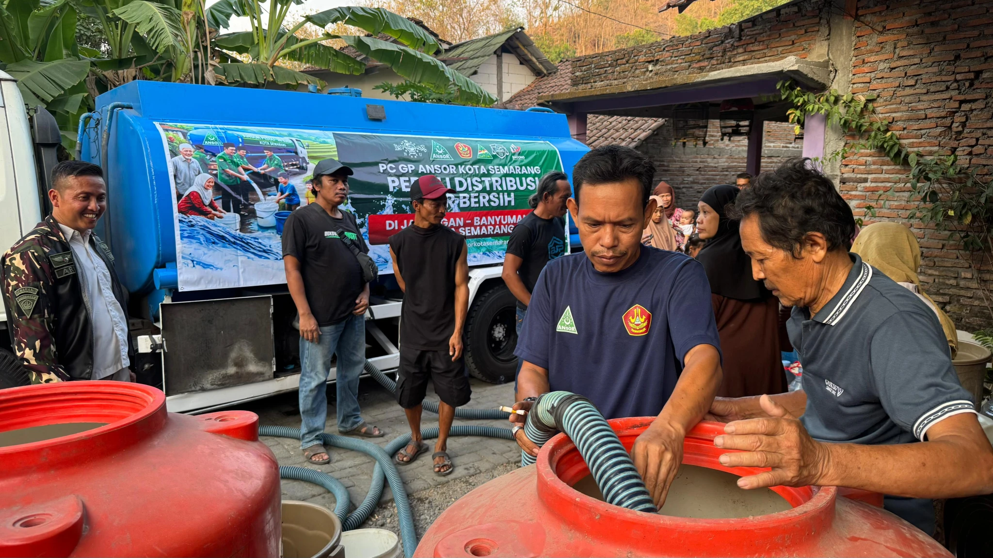 Kekeringan Melanda Jabungan, GP Ansor Semarang Turun Tangan Salurkan Air Bersih