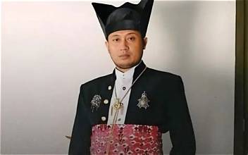 PB XIV Hangabehi naik tahta