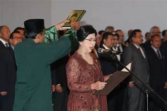 Pelantikan Destry Damayanti