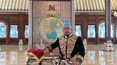 Pakubuwana XIV Hangabehi Kasunanan Surakarta Naik Takhta