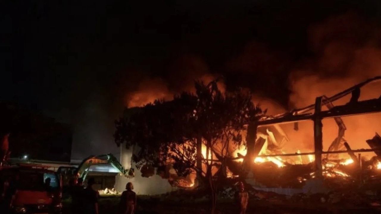 Terungkap! Faktor Penyebab Markas GRIB Jaya di Jakarta barat Terbakar