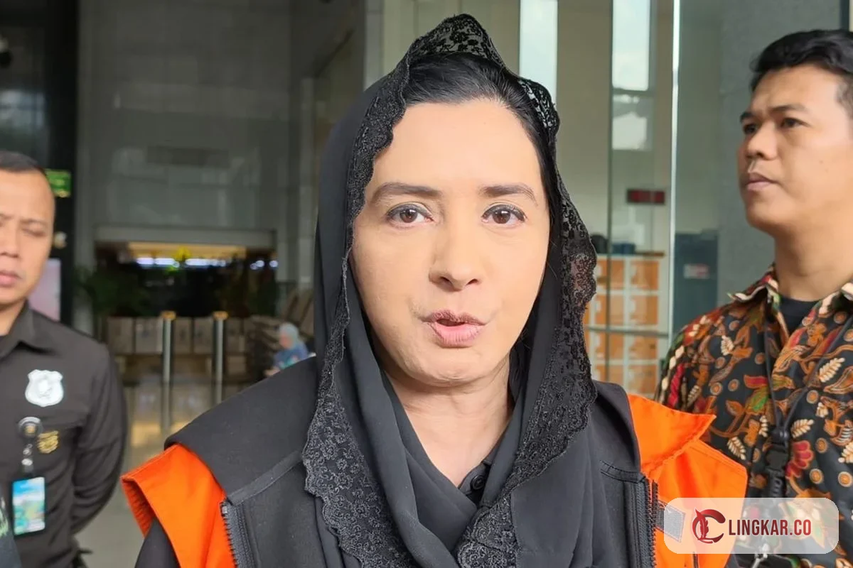 Fadia Arafiq menangis ketika membacakan surat pledoinya dan mengaku bahwa dirinya tidak korupsi namun mendapat tekanan di keluarga