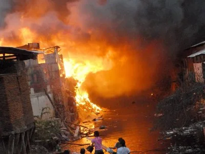 Kebakaran melanda kawasan padat penduduk Tambora Jakarta Barat, 1 korban terluka