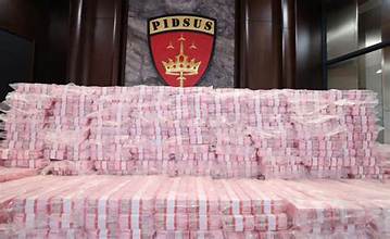 Proses penyerahan kembali uang negara oleh satgas PKH