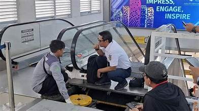 Eskalator stasiun duri yang alami kerusakan