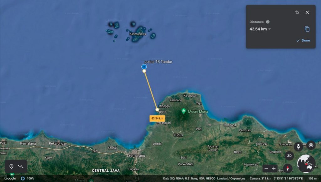 MONITOR: Tangkapan layar pantauan monitor kapal tongkang yang terdampar. (DOK. BPBD JEPARA FOR LINGKAR JATENG)