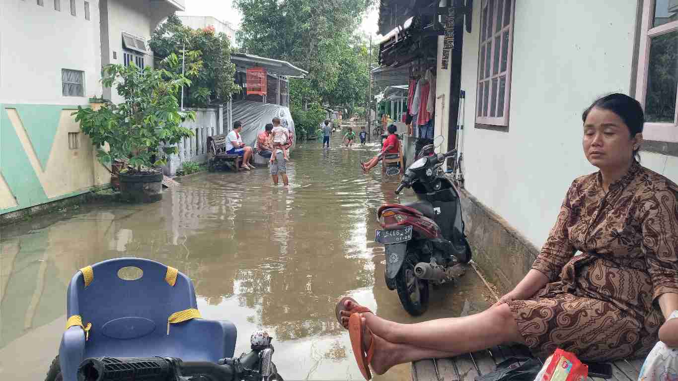 TERGENANG: Rumah warga Desa Jetis, Purwodadi Soponyono kebanjiran, Jumat (29/1/2021).(MUHAMAD ANSORI/LINGKAR JATENG)