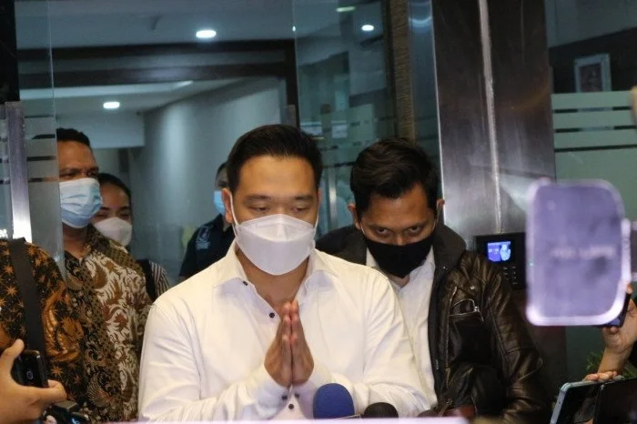 Michael Yukinobu de Fretes alias Nobu (MYD) diperiksa sebagai tersangka kasus video asusila selama 11 jam di Polda Metro Jaya, Senin (4/1). (ANTARA/LINGKAR.CO)