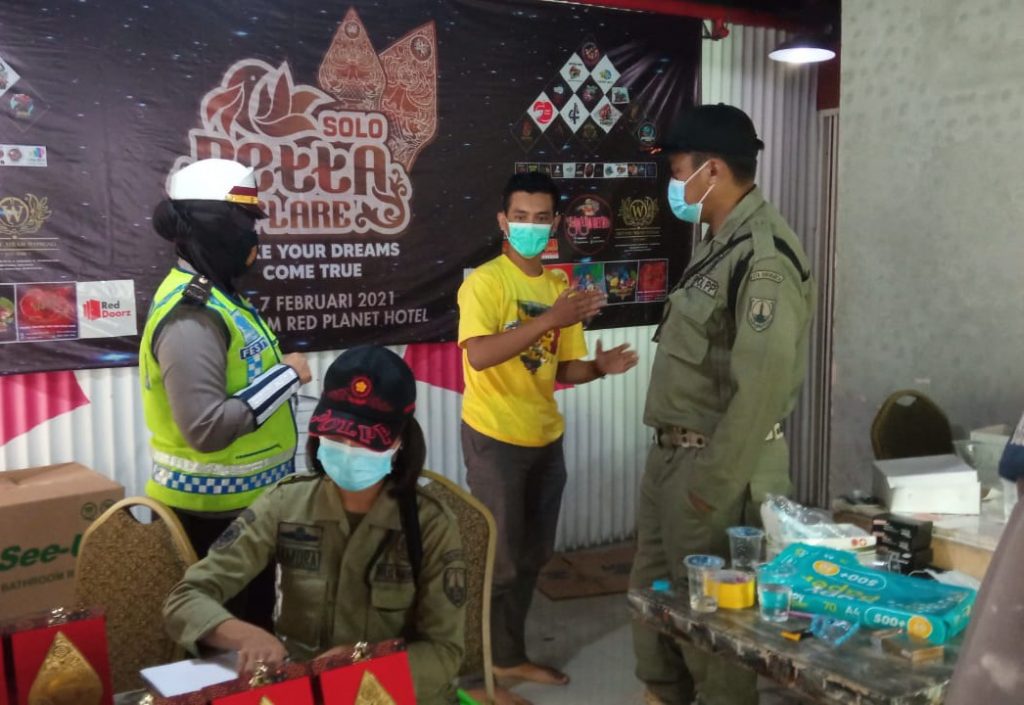 BUBAR: Operasi Yustisi selama penerapan kebijakan Jateng di Rumah Saja gagasan Gubernur Ganjar Pranowo.( GALUH SEKAR KINANTHI/KORAN LINGKAR JATENG)