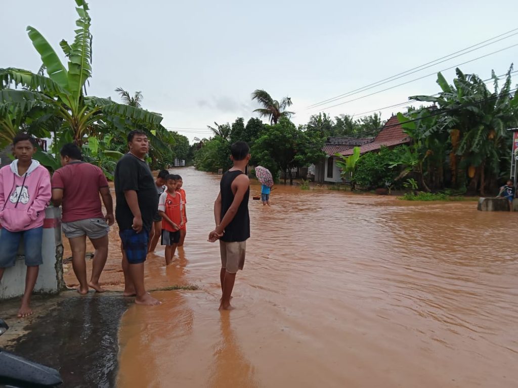 BENCANA: Tampak banjir menggenangi sejumlah desa di Kecamatan Dukuhseti Rabu (24/2/2021).