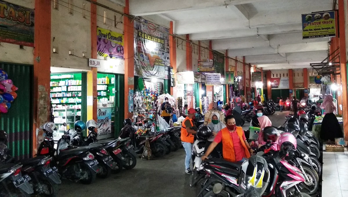 Suasana di parkiran dalam Pasar Bintoro Demak, Rabu (3/2/2021). (ADITIA ARDIAN/ LINGKAR.CO)