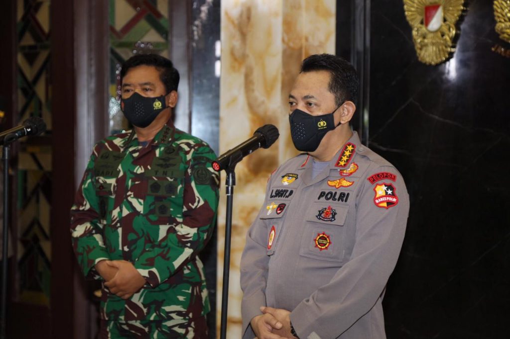 Silaturahmi Kapolri Jenderal Listyo dengan Panglima TNI Marsekal Hadi Tjahjanto di Kantor Subden, Jalan Medan Merdeka Barat, Jakarta Pusat, Minggu (31/01/2021). (DOK. LINGKAR.CO)