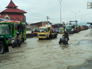 Kota Semarang Diterjang Banjir, Jalur Pantura Macet