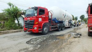 Dilintasi Kendaraan Berat, Jalan Provinsi di Grobogan Rusak