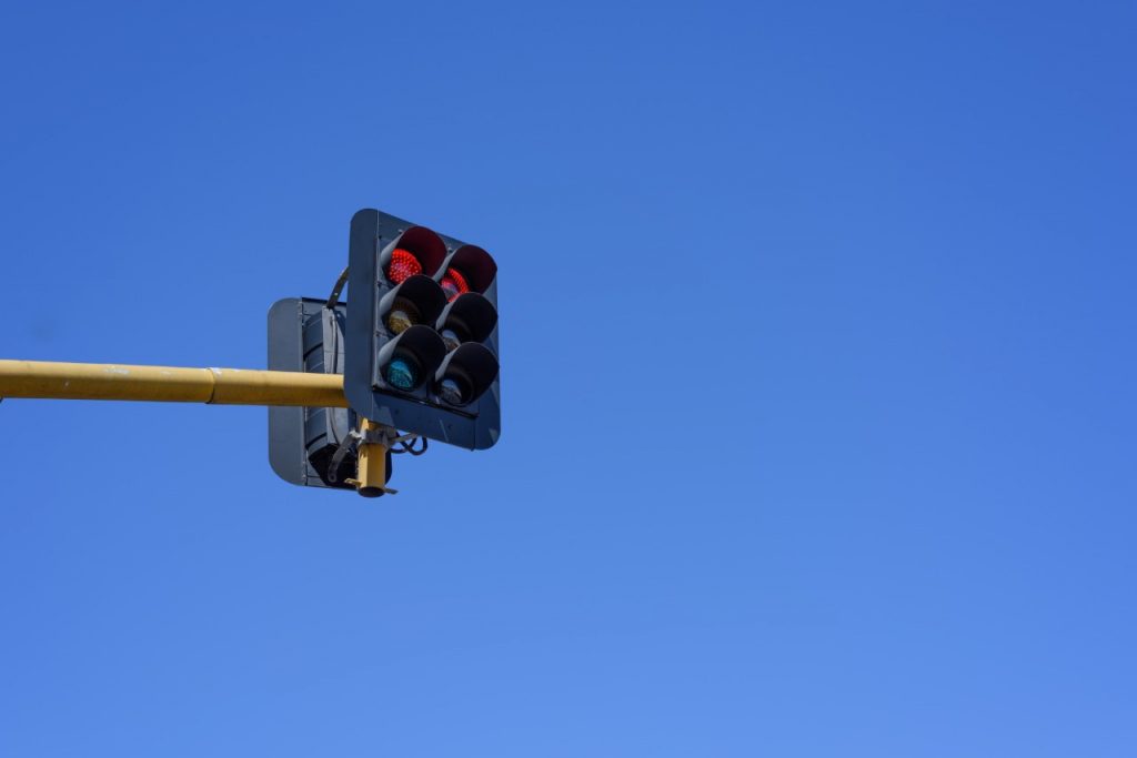 LALU LINTAS: Lampu lalu lintas atau traffic light. (ISTIMEWA/LINGKAR.CO)