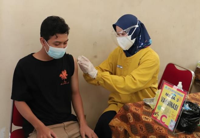 POSITIF: Usai jalani vaksinasi, warga Semarang terkonfirmasi positif Covid-19. (GALUH SEKAR KINANTHI/LINGKAR.CO)