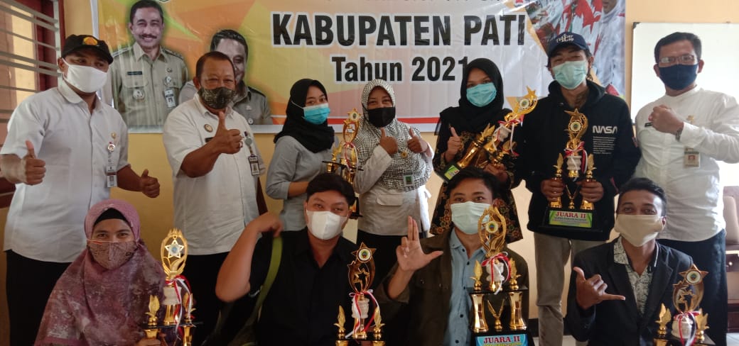 SEMANGAT: Sejumlah pemenang penghargaan Pemuda Pelopor Pati 2021. (DINPORAPAR FOR LINGKAR)