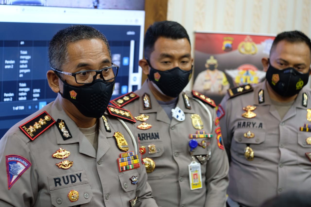 LAKUKAN: - Direktur Lalu Lintas (Ditlantas) Polda Jateng menyatakan akan lakukan penyekatan di perbatasan Jawa Tengah saat mudik lebaran. (ISTIMEWA/LINGKAR.CO)