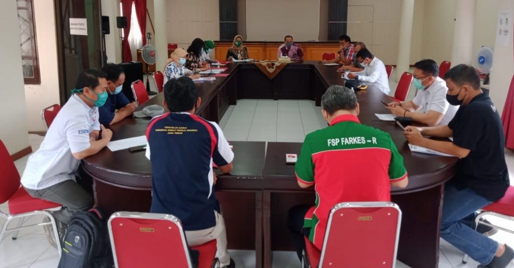 GELAR: KSPI Jateng gelar audensi dengan Dinas Tenaga Kerja dan Transmigrasi (Disnakertrans) Provinsi Jawa Tengah, di kantor Disnakertrans Jateng, Jalan Pahlawan, Kota Semarang, Jum'at (16/4). (ISTIMEWA/LINGKAR.CO)