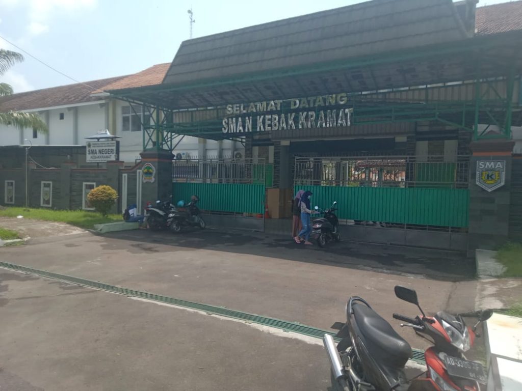 DITUTUP: 7 staf SMAN Kebakkramat, Kabupaten Karanganyar, terkonfirmasi positif Covid-19 dan ditutup selama 14 hari. (PUJOKO/LINGKAR.CO)