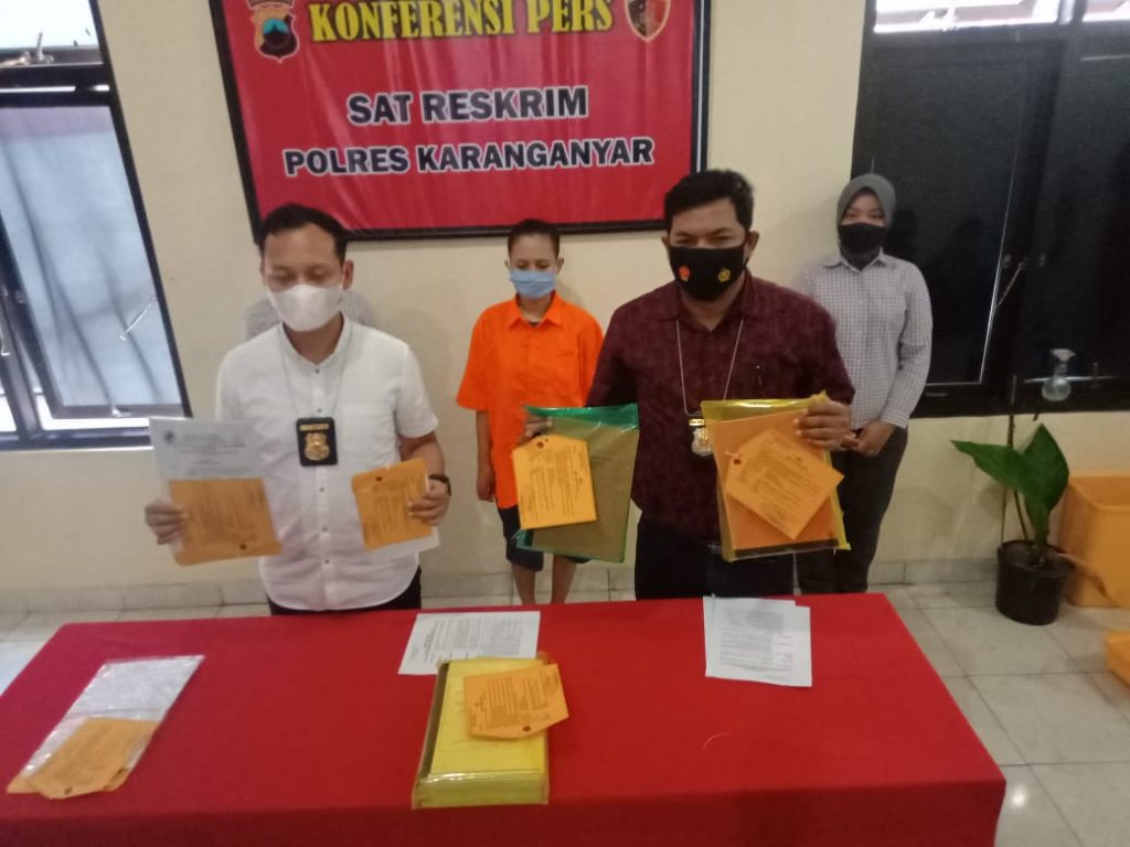 UNGKAP: Kasus dugaan penggelapan dana Koperasi Simpan Pinjam Tiga Pilar Makmur di Kantor Satreskrim Polres Karanganyar, Kamis (1/4). (PUJOKO/LINGKAR JATENG)