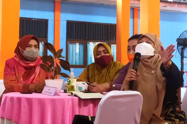 USULAN: Anggota Komisi E DPRD Jateng Ida Nurul Faridha (paling kanan) saat menyampaikan pendapatnya dalam kunjungan kerja di SMKN 1 Demak Kamis (15/4).(ISTIMEWA)