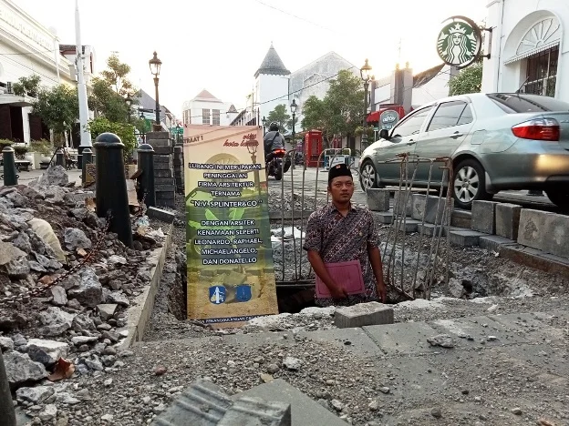 Vikkir Rohman saat memerankan tokoh Sapto Prabowo sebagai perwakilan Badan Penanggulangan Cagar Budaya Pemerintah Kota Semarang Kamis (6/45/2021).(DINDA RAHMASARI/LINGKAR)