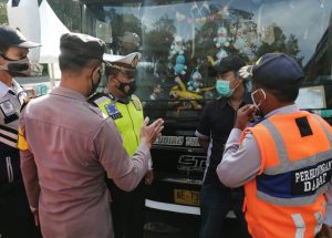 Penyekatan di Cemoro Kandang, Petugas Paksa 8 Kendaraan Putar Balik