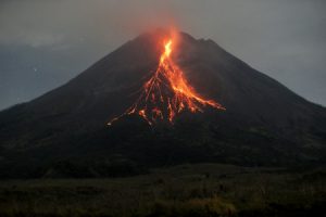 Waspada, Gunung Merapi Kembali Luncurkan Lava Pijar 1.500 Meter