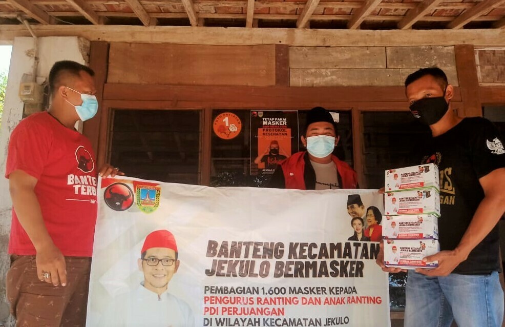 Banteng Jekulo Bermasker, PDIP Bagikan Ribuan Masker